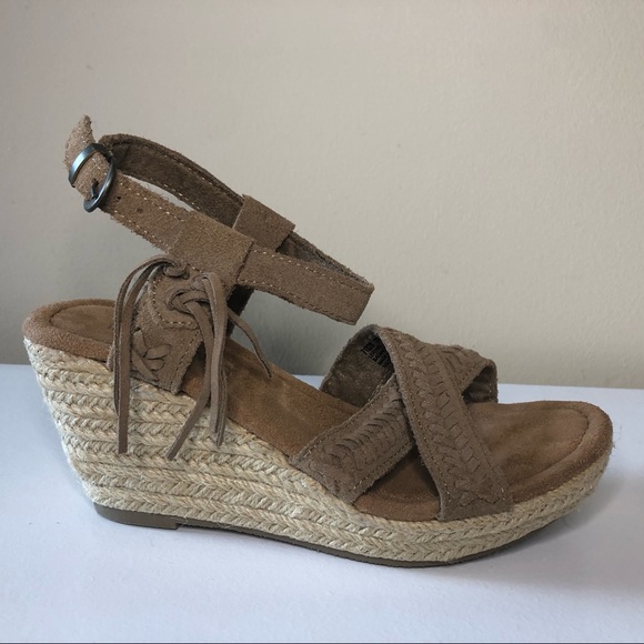 Minnetonka Naomi Ankle Strap Sandal - Picture 4 of 4